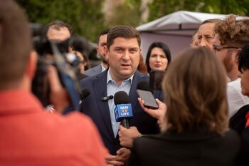 Deputatul Bogdan Cojocaru: Afacerea Microbuzelor Electrice – în timp ce premierul Bolojan cere austeritate (…)