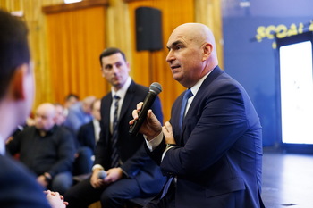 Ilie Bolojan, huiduit la tot pasul. Premierul, aflat în Sighetu Marmației, a fost întâmpinat cu: „Demisia!”