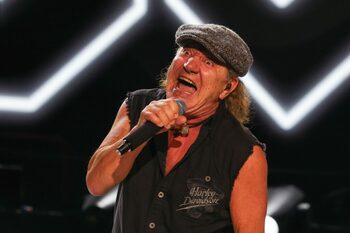 Brian Johnson de la AC/DC, omul din spatele piesei „Back in Black”, pierderea auzului și resurecția rock ‘n’ roll