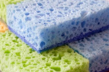 Un burete 3D imprimat transformă apa sărată în apă potabilă doar cu ajutorul soarelui