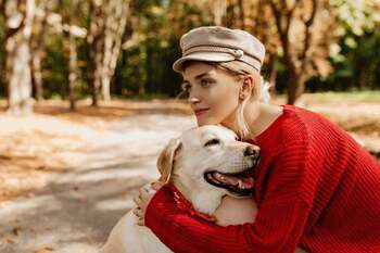 Câinii schimbă chimia corpului uman. Un nou studiu arată că legătura emoțională cu animalele încetinește (…)