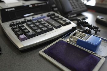 Cât mai e șpaga la ANAF? Un inspector a cerut 1 milion de euro, din care a primit 1 milion de lei