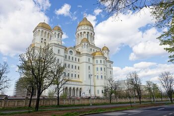 Cine este băcăuanul care a proiectat Catedrala Mântuirii Neamului? Ideea lăcaşului sfânt, născută din recunoștința (…)