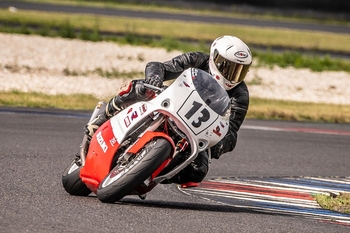 Eveniment dedicat memoriei pilotului, mentorului și antrenorului Barabaș Bela „Belabaci”. Unde are loc întrecerea moto