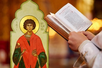Acatistul Sfântului Mucenic Pantelimon. Se citește în ziua de prăznuire a sfântului!