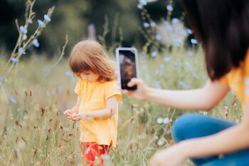 De ce nu este bine ca părinții să posteze fotografii cu copiii pe social media?