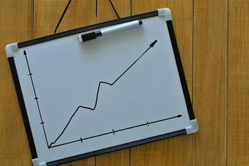 Moody’s apreciază măsurile fiscale adoptate de Guvernul Bolojan și îmbunătățește estimările pentru România