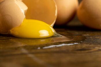 Criză de ouă în mai multe lanțuri de magazine din țară. Ce se întâmplă?