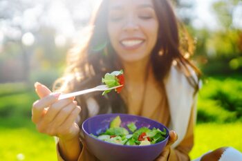 Un consum mai redus de calorii ar putea încetini îmbătrânirea creierului, relevă un studiu