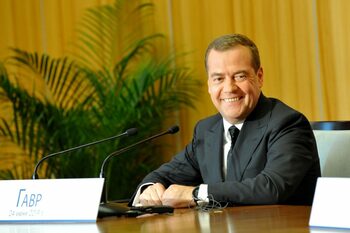 Medvedev îl ironizează pe Trump: Trimite RACHETE Ucrainei pentru a lovi Parisul, Berlinul și Varșovia. Poate că (…)