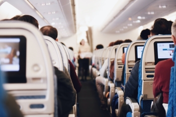 Aterizare de urgență pe Aeroportul Otopeni. Pasageri intoxicați cu fum