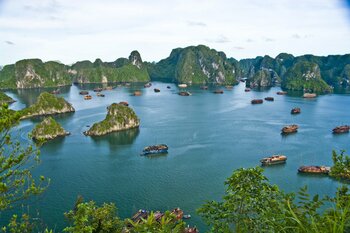 Naufragiu al unei ambarcațiuni turistice în Vietnam: Cel puțin 34 de morți și 8 dispăruți în golful Halong, (…)