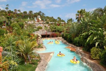 Trei persoane au murit după ce un val uriaş a lovit o piscină naturală din Tenerife / O persoană este încă dispărută