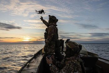 Financial Times arată cât de radical s-a schimbat războiul convențional: intră în scenă ”roiurile de drone”, (…)