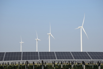 Coloşii tech americani intră în hora investiţiilor verzi în Europa, inclusiv în România