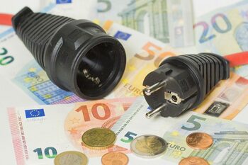 Ce se întâmplă cu cardurile de energie destinate să ajute românii la plata facturilor. Vești proaste de la autorități