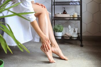(P) 15 ani de inovație: cum a transformat Philips Lumea epilarea acasă într-o experiență de salon