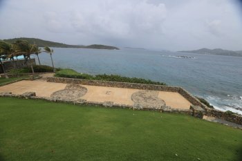 Noi imagini de pe insula izolată a lui Epstein: opere de artă, camere misterioase și obiecte incriminante