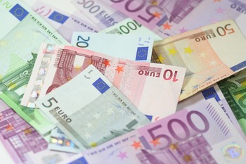 Donatorii de sânge pot cumpăra titluri de stat Fidelis și în euro, cu dobânzi preferențiale