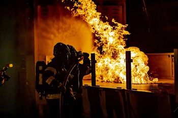 Un incendiu devastator a dus la sfârșitul a opt persoane! Printre victime se numără și doi copii. Oamenii au sărit (…)