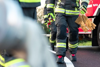 Incendiu de proporții la o clădire cu 9 etaje! 100 de pompieri, mobilizați pentru a stinge flăcările