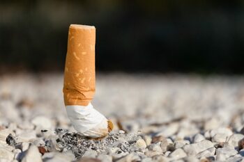 Orașul din România în care fumatul este de acum interzis în stații, parcuri și baze sportive