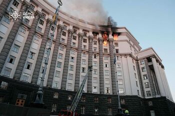 Rusia a lansat cel mai mare atac asupra Kievului. A fost avariată și o clădire guvernamentală