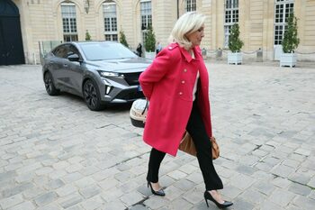 Marine Le Pen i-a găsit înlocuitor lui Jordan Bardella. Lidera de extremă dreapta a venit la întâlnirea cu premierul (…)