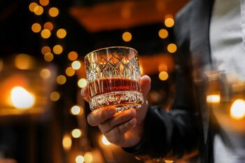 Cine este, de fapt, gentlemanul modern? O definiție actualizată a eleganței cotidiene