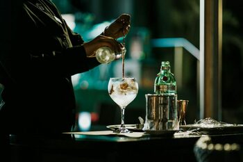 Curtea Europeană interzice denumirea de gin fără alcool
