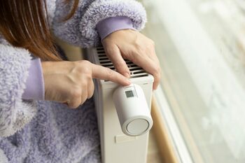 Cine beneficiază de AJUTORUL de încălzire pentru 2025 – 2026, care sunt actele necesare și unde se depun dosarele