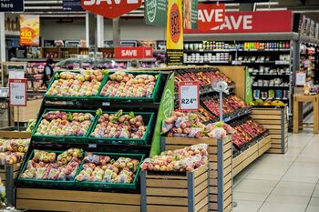 Magazinele care oferă vouchere clienților ca să combată creșterea TVA-ului. Ce produse puteți cumpăra la același preț