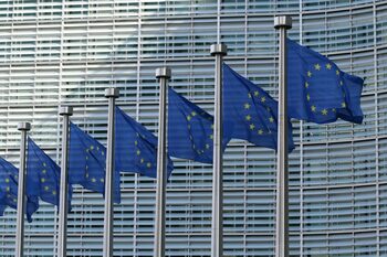 UE pregătește taxe suplimentare de 72 de miliarde de euro ca reacție la tarifele impuse de Trump