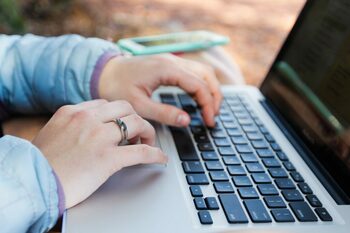 Digitalizarea statului e blocată de politic: Infrastructura e solidă, dar serviciile digitale sunt fragmentate și (…)