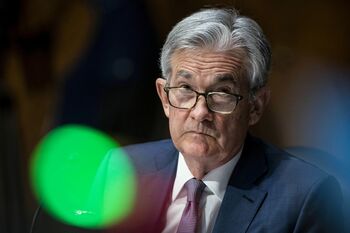 Investitorii americani sunt cu ochii pe Casa Albă: Dolarul scade după ce au apărut informaţii că Trump vrea să îl (…)