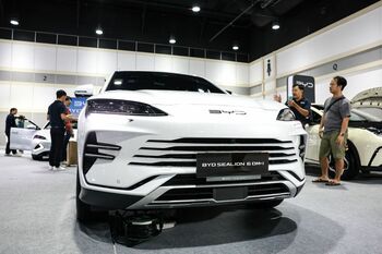 BYD, starul industriei auto chinezeşti cu care Beijingul voia să cucerească Europa, se luptă să câştige din nou (…)