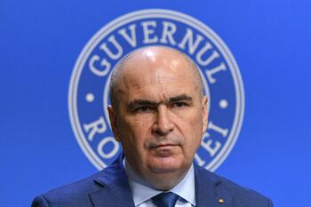 Bolojan, huiduit şi la Catedrală: „Huo! La puşcărie”