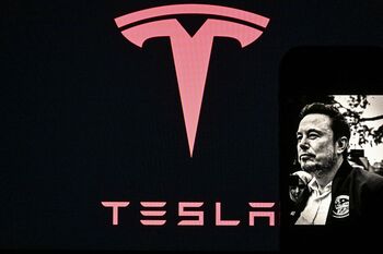 De aproape trei ori PIB-ul României: Boardul Tesla vrea să îi dea lui Musk 1.000 de miliarde de dolari pentru (…)