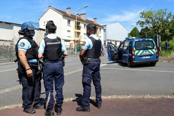 Un mort și cinci răniți după ce o mașină a intrat în mulțime în Franța