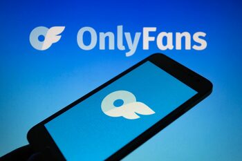 Război total cu OnlyFans: Suedia interzice cumpărarea de pornografie personalizată, iar OnlyFans limitează (…)