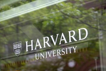 Harvard și administrația Trump sunt aproape de o înțelegere care prevede plata a 500 milioane dolari