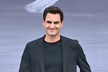Roger Federer, legendarul campion de tenis, este MILIARDAR, potrivit Forbes. Este al doilea jucător de tenis devenit (…)