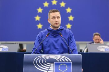 Primul discurs al unui lider al Groenlandei în fața Parlamentului European: Premierul Groenlandei dorește să (…)