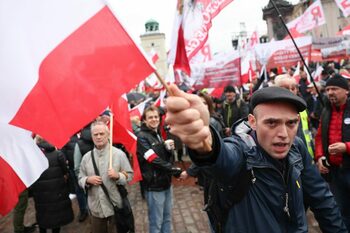 Proteste în Varșovia: extrema dreaptă se opune migrației ilegale și cere demisia lui Tusk