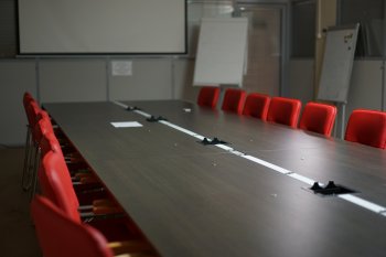 Firmele închiriază birouri premium, angajații lucrează remote. Situația din București