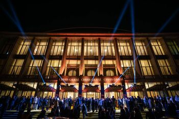 AQUA Carpatica & Cravata Galbenă, un parteneriat al autenticităţii româneşti