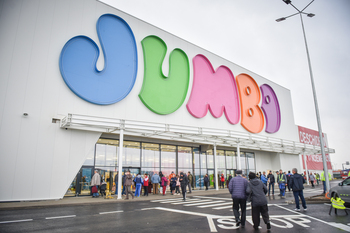 Jumbo, magazinul din care îți cumperi tot ce nu îți trebuie, cumpără malluri pe bandă rulantă. Care este noua achiziție