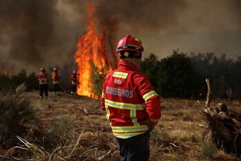 România trimite pompieri în Spania, care să ajute la stingerea incendiilor