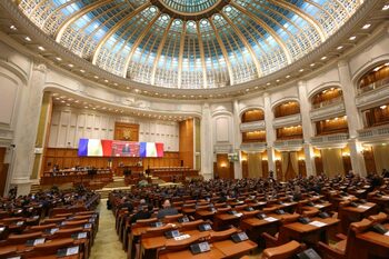 Parlamentul votează azi cele patru moțiuni de cenzură ale opoziţiei