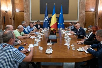 Sindicatele acceptă să amâne protestele după discuțiile cu Bolojan: „Dacă nu luăm măsurile necesare, costurile vor (…)